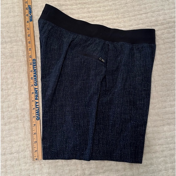 Lululemon linerless 20” shorts. Basket weave pattern. Sz L - Picture 2 of 6